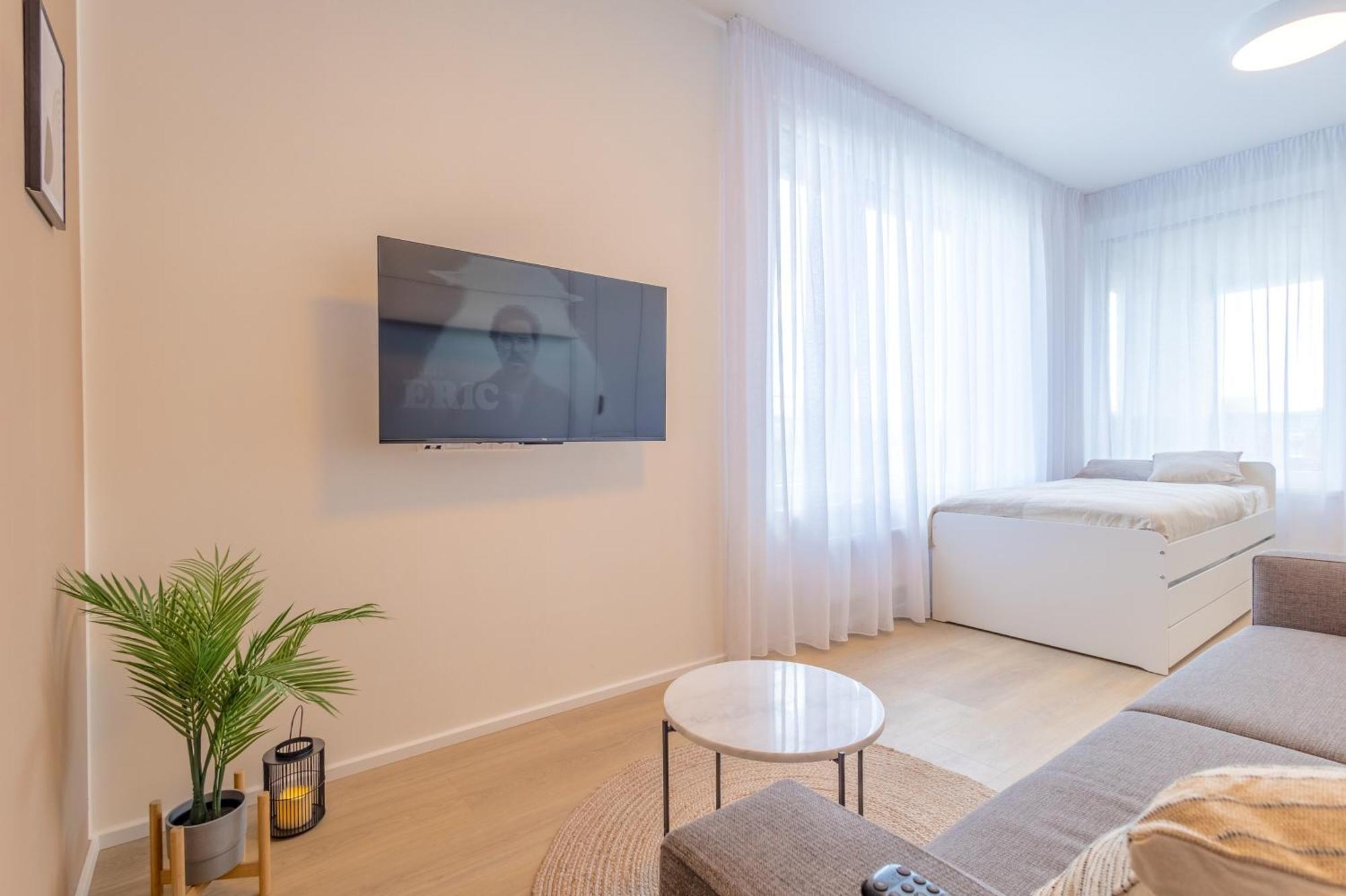 Bright 2Br - 7Th Floor, Balcony, Free Parking By Gravity Prague 아파트 외부 사진