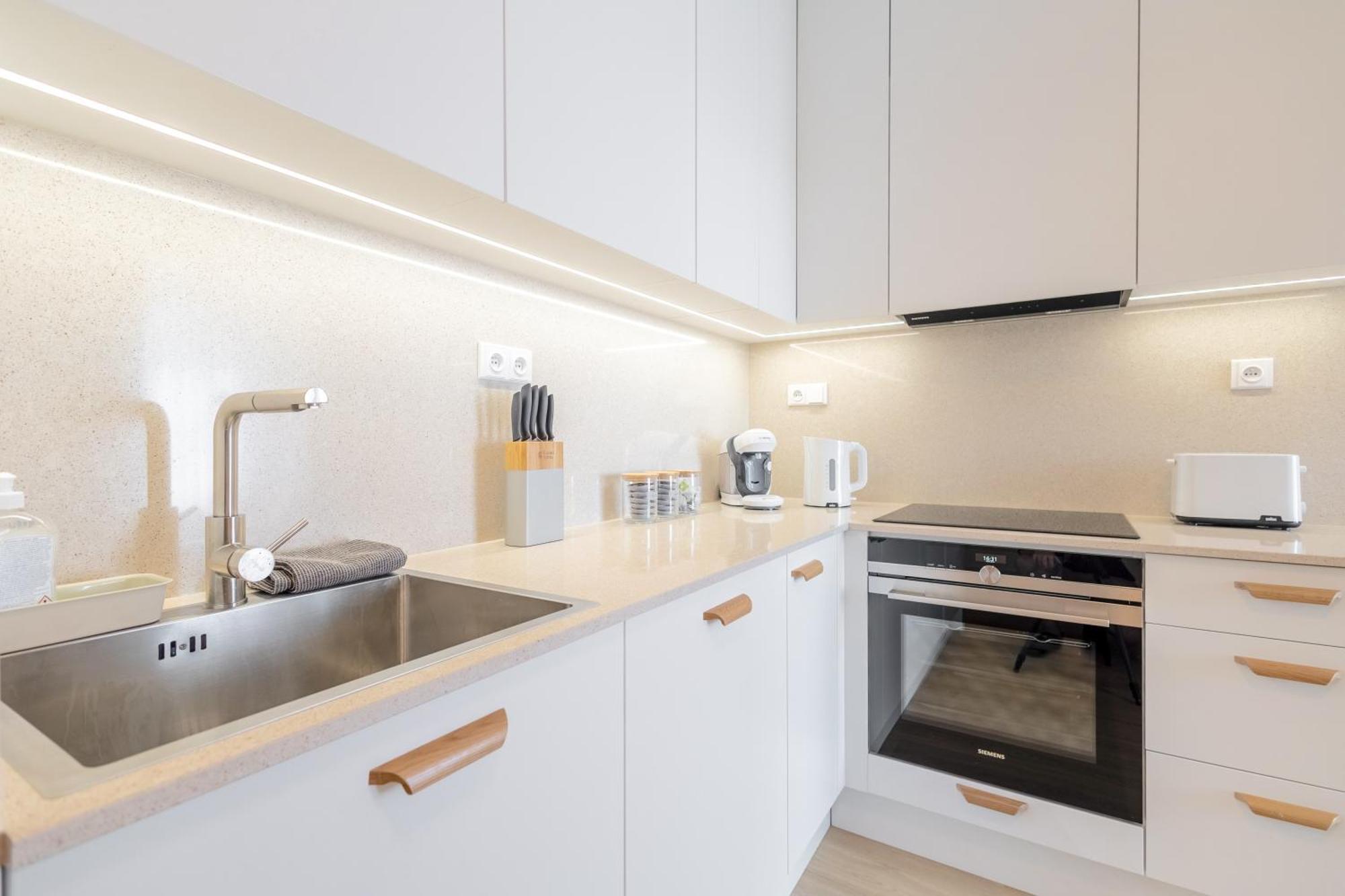 Bright 2Br - 7Th Floor, Balcony, Free Parking By Gravity Prague 아파트 외부 사진